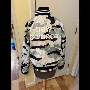 New balance spring camo logo bomber jacket L